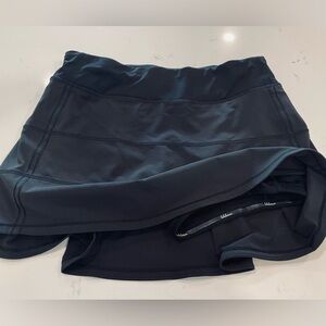 Black Lululemon skirt with short under.Size M. Good condition🖤